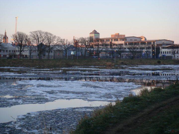 River Ice 301108-018.jpg